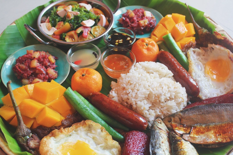 What Is a Bilao Breakfast and What Does It Typically Include?