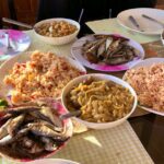 How Is a Filipino Breakfast Table Set Up?