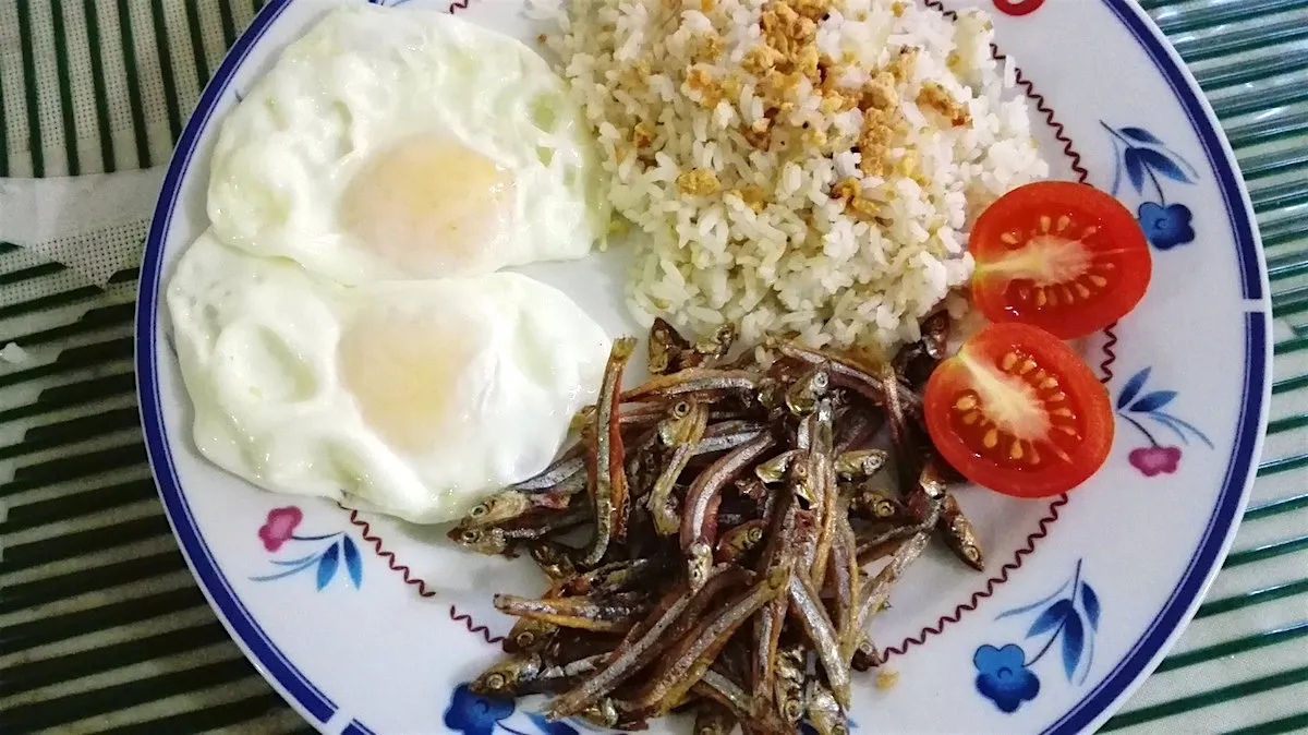 How Is Dilis Silog Prepared?