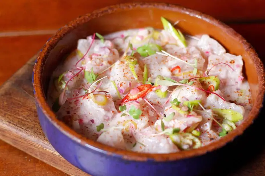 What Types of Seafood Are Typically Used in Kinilaw (Raw Fish Salad)?