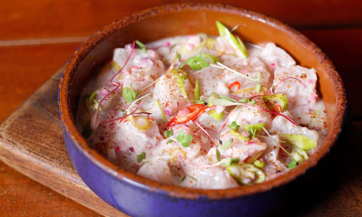 What Types of Seafood Are Typically Used in Kinilaw (Raw Fish Salad)?