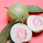 https://images.saymedia-content.com/.image/t_share/MjAxNzczNzAxMDQ4NzA2NDYy/health-benefits-and-unique-flavor-of-guava.jpg
