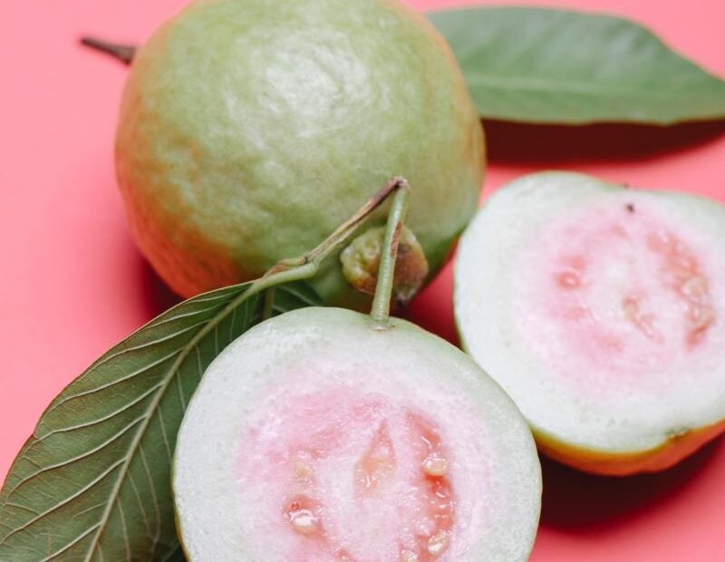 https://images.saymedia-content.com/.image/t_share/MjAxNzczNzAxMDQ4NzA2NDYy/health-benefits-and-unique-flavor-of-guava.jpg