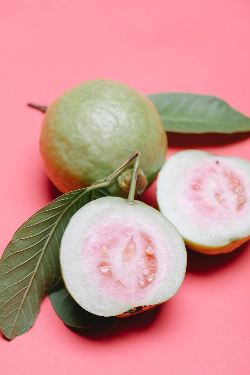 https://images.saymedia-content.com/.image/t_share/MjAxNzczNzAxMDQ4NzA2NDYy/health-benefits-and-unique-flavor-of-guava.jpg